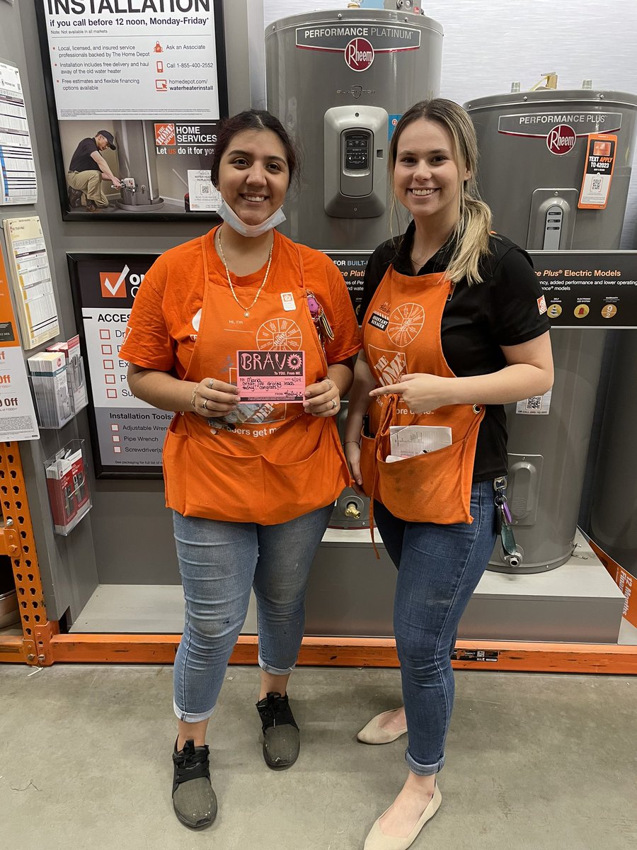 Great job driving leads and services across the store, Maria!🙌🏻