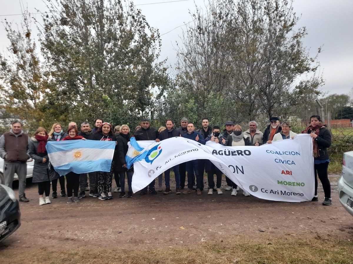 Cc_Ari_Moreno's tweet photo. ¡¡Feliz día de la Patria!!
Festejamos el 25 de Mayo en un barrio popular con un rico locro y la excelsa visita de @Maxiferraro Diputado Nacional y presidente de la Coalición Cívica ARI. https://t.co/fm7jPtq9pE