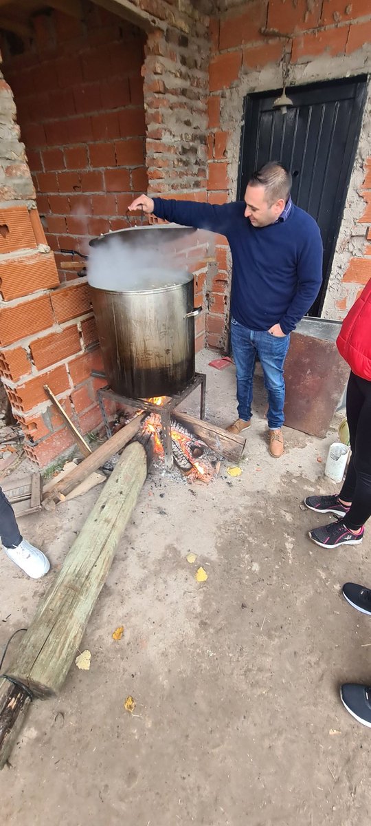 Cc_Ari_Moreno's tweet photo. ¡¡Feliz día de la Patria!!
Festejamos el 25 de Mayo en un barrio popular con un rico locro y la excelsa visita de @Maxiferraro Diputado Nacional y presidente de la Coalición Cívica ARI. https://t.co/fm7jPtq9pE