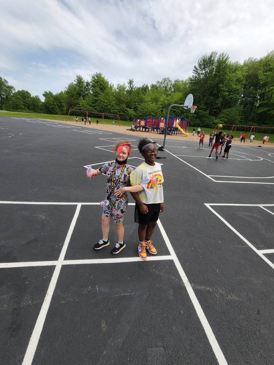 HCBBadger's tweet photo. 3-5 carnival day!  Thank you 7th-8th graders for helping out today!!! @warrenschools #TheJWCS https://t.co/hUnmnHxGCm