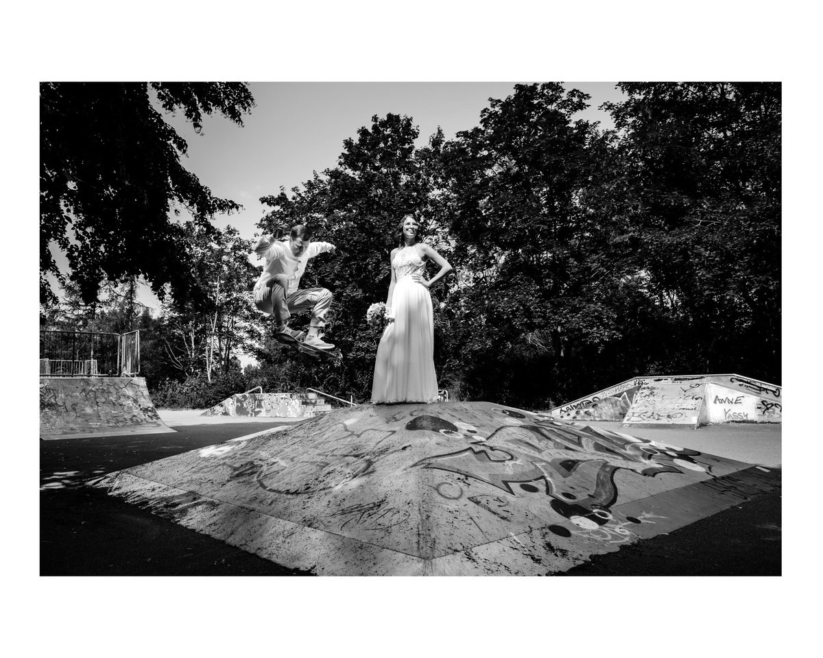 xorroart's tweet photo. Wedding2022
#hochzeit2022 #fujifilm_xseries #skateboarding #hallesaale #wedding #blackandwhitephotography https://t.co/9ssqN2zrFm