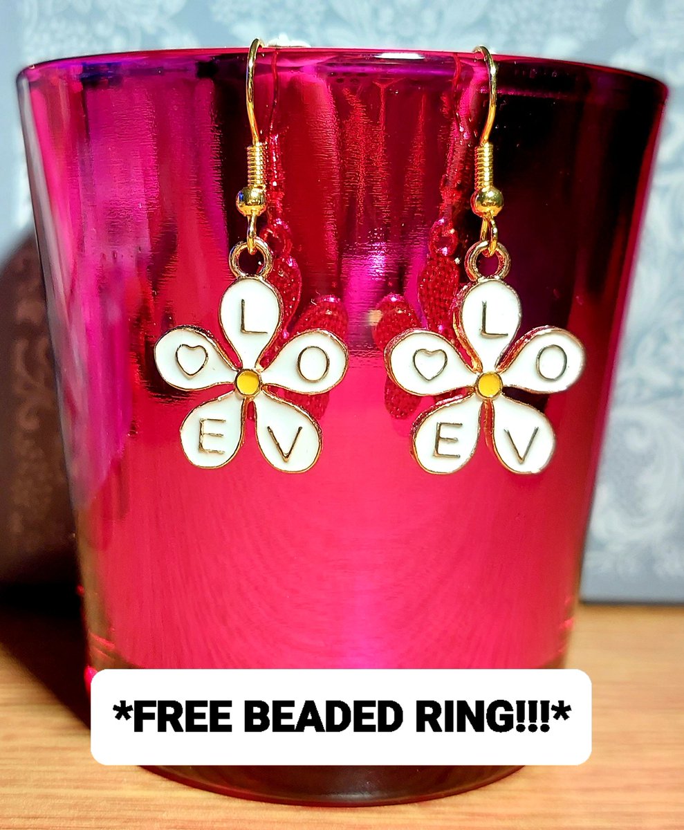 vanilla_spicee's tweet photo. 😍 Summer Of Love Earrings!!! Now Available In My Etsy Shop (link in my bio) Or On Depop (twinkle0564). FREE Beaded Ring With Your Purchase! 😍

#etsy#depop#handmade#jewellery#bohohippy#goldearrings#handmadeearrings#love#summer#whiteearrings#loveearrings#gold#cottagecore https://t.co/Rh41gd3QiK