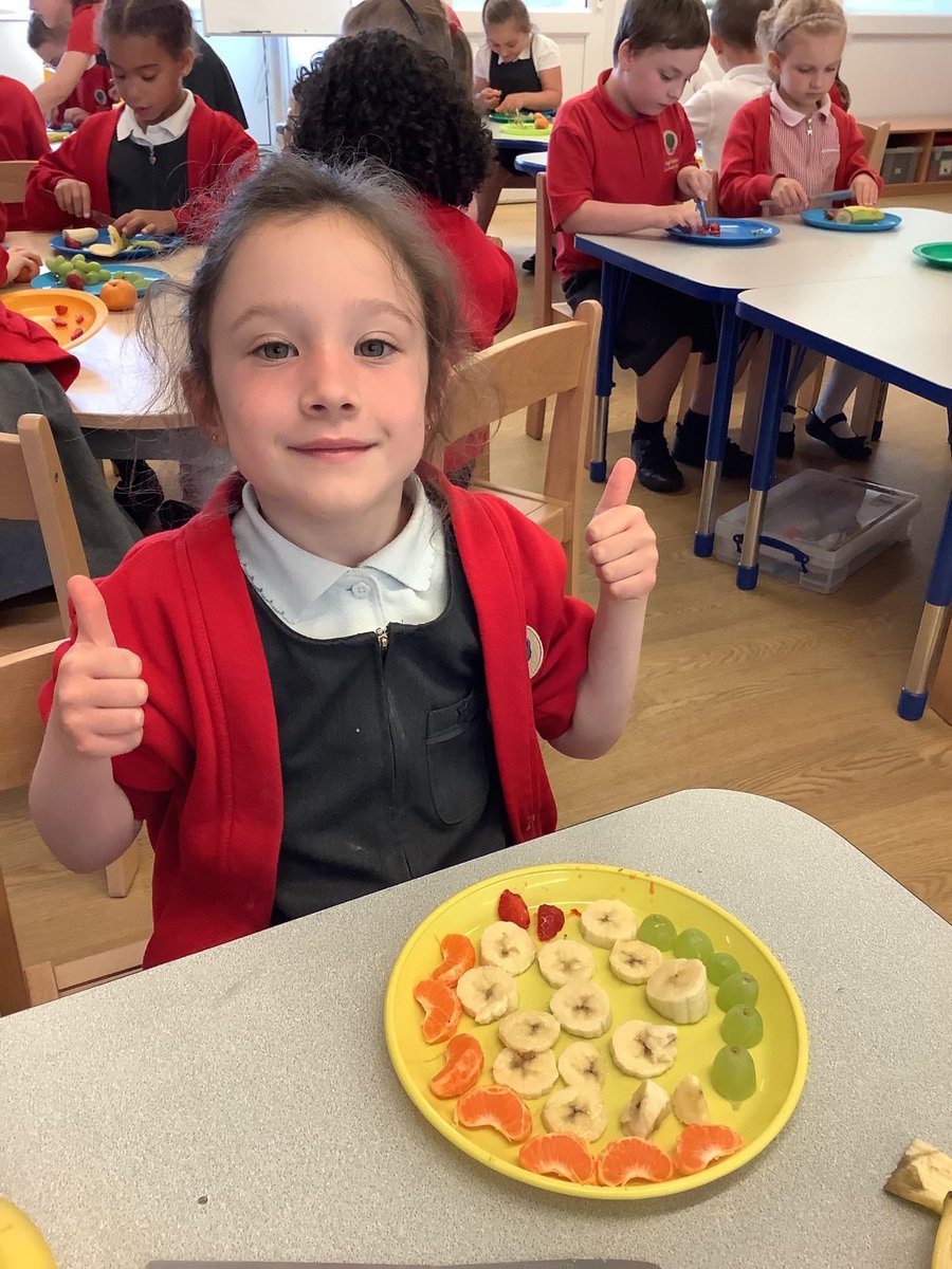 We then went on to the best bit… making our very own fruit salads. The children and I agreed that the evaluation was our favourite part of the lesson… EATING! 🍌 🍇 🍓
