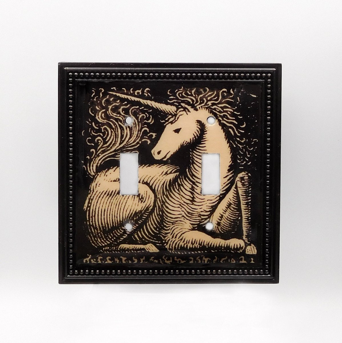 serra_artcraft's tweet photo. Unicorn Double Toggle Wall Plate, in Black and Tan #2GangWallPlate #DoubleToggle 
$75.00
➤ https://t.co/8gOL7zK7gx https://t.co/vHYRypXOW5