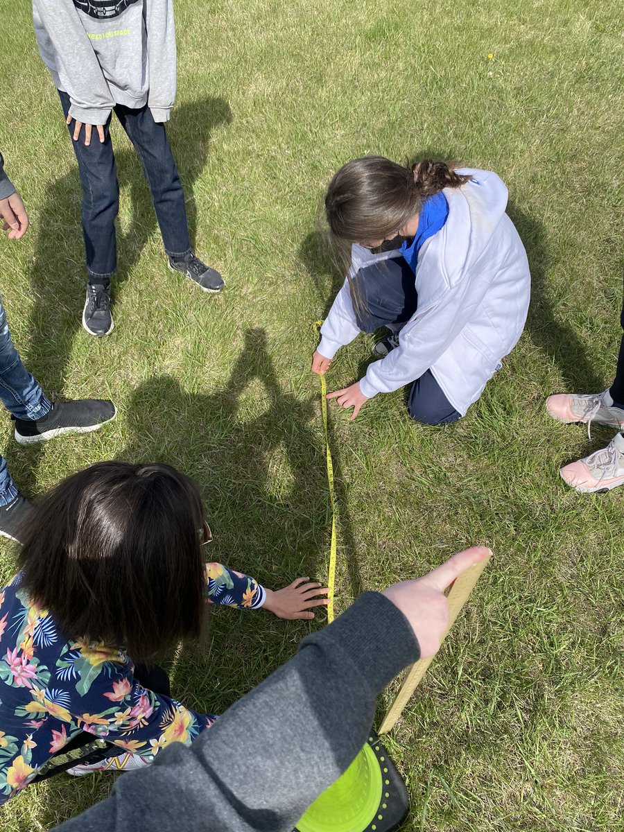 wdsgradesix's tweet photo. Having fun measuring shadows today to understand how the sun affects shadow length. #cbescience #skyscience #wdsgrade6 #wds https://t.co/31tec1pPEN