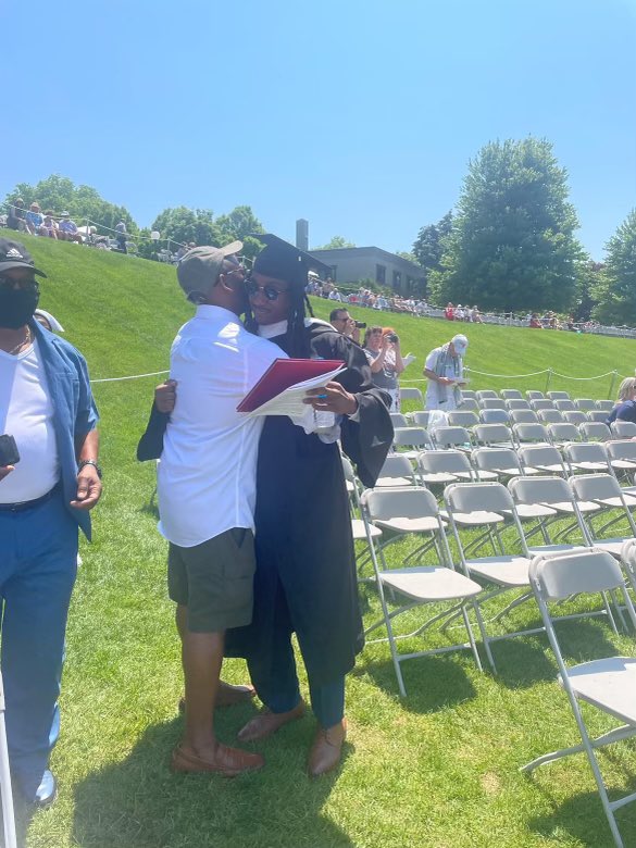Jnfz_23's tweet photo. 3 graduations in 5 years. Still thankful saying made it here 🙏🏾 https://t.co/EC3IDnuB9B