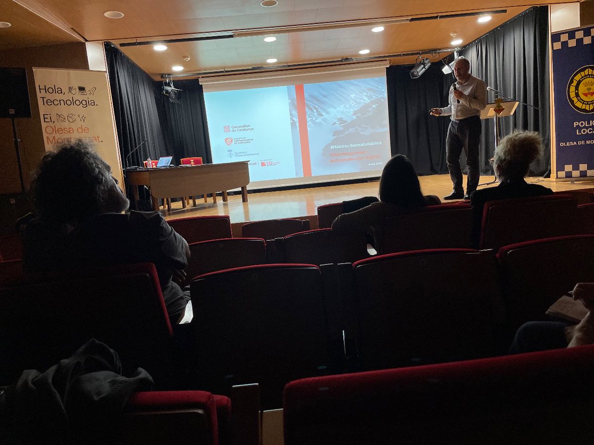 AjuntamentOlesa's tweet photo. 🔴 XERRADA: CIBERSEGURETAT
La segona jornada de la #mweekolesa ha acabat amb una conferència per conscienciar-nos sobre els perills que poden afectar a la nostra seguretat a internet.
Demà segueix la #mweekcat22 amb més activitats a #Olesa https://t.co/07DfJhVSlg
