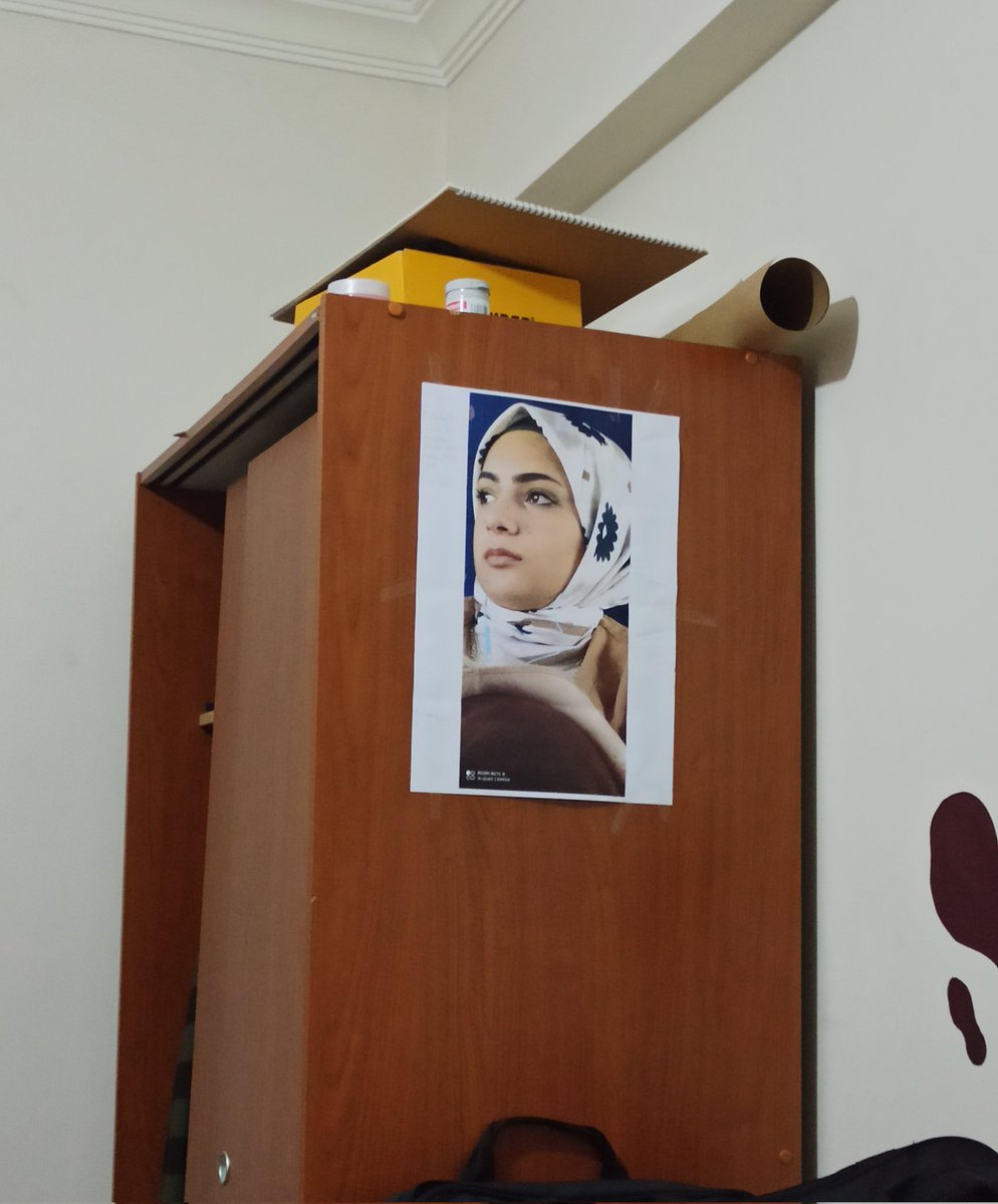 Safiyeaydnn's tweet photo. Çabuk arkadaşımın bana yaptığı sürprize bakın hahshshsh https://t.co/xgJAhFnXYO