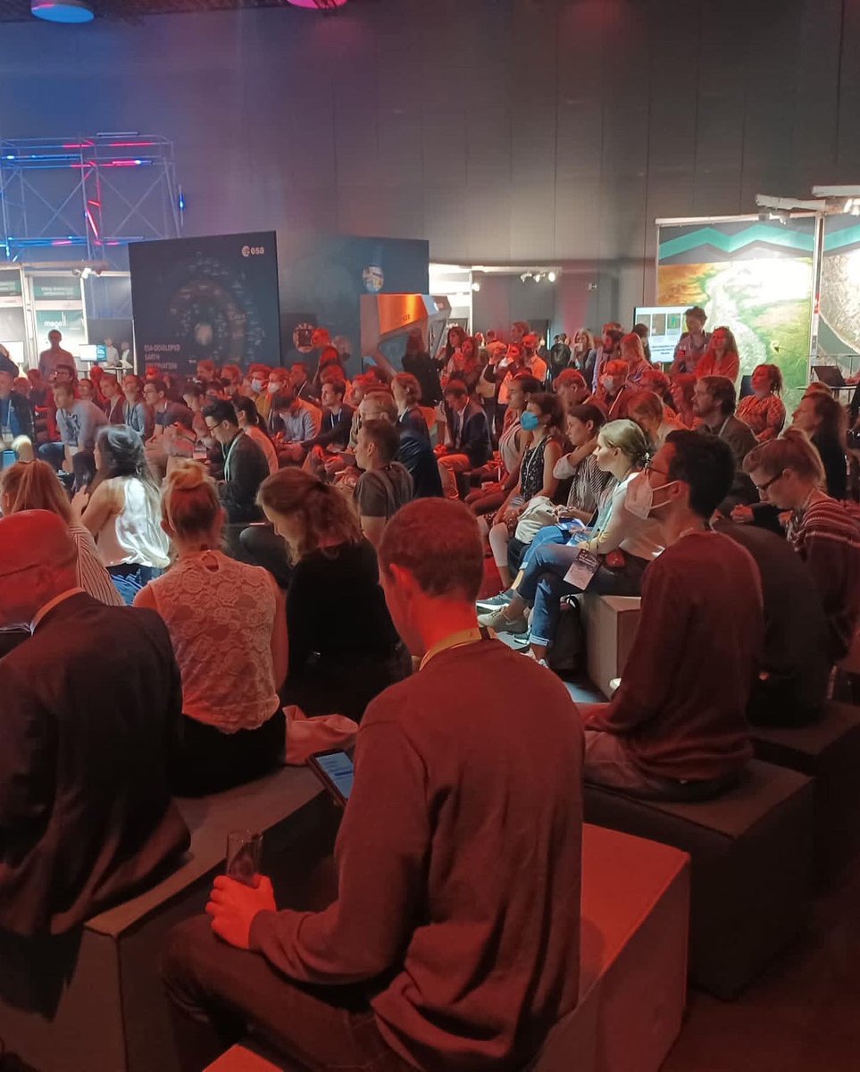 WendyBroadgate's tweet photo. Standing room only for our session at LPS22 on how #EarthObservations could contribute to our understanding of #TippingElements with Tim Lenton, Annett Bartsch @WendyBroadgate @HebdenSophie @DidierSwing @TheRealBathiany & @janverbesselt @ESA_EO #TippingPoints https://t.co/QF39wauqt0