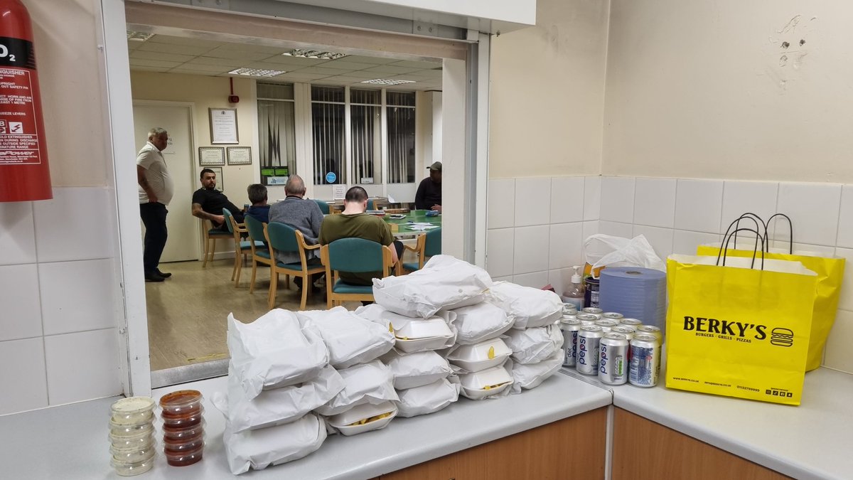 Another great night at the mens social <a href="/ArmleyHH/">Armley Helping Hands</a>,  fun quiz, and great conversations. Not forgetting the guys play guitars 🎸 Fueled by chicken burgers and chips for tea. 💙 #mentalhealth  #reducingsocialisolation <a href="/ArmleyMedical/">Armley Medical Practice</a> <a href="/PrioryViewMC/">Priory View Medical Centre</a> <a href="/DrMourmouris/">Thornton Medical Centre</a>  <a href="/Touchstone_Spt/">Touchstone</a>