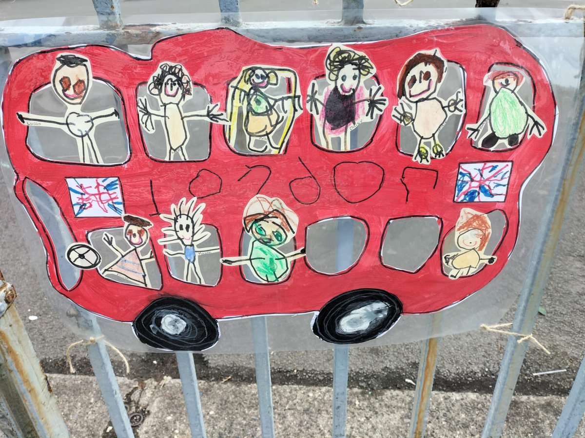 cwp_rhymney's tweet photo. A busy evening! Please have a look at our incredible artwork on the railings! A very big thank you to Mrs Jones for all her hard work! 👏🏻 ❤️ https://t.co/HdTLo7yMKr