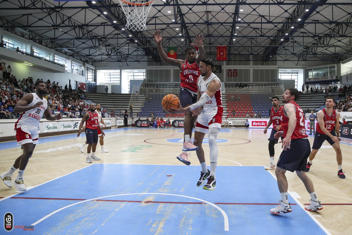 fpbasquetebol's tweet photo. 🏀 @UDObasket 60-75 @SLBenfica 
🏆 𝐋𝐢𝐠𝐚 𝐁𝐞𝐭𝐜𝐥𝐢𝐜 𝐌𝐚𝐬𝐜𝐮𝐥𝐢𝐧𝐚 (Meia-final - Jogo 3)
📍 Pavilhão Dr. Salvador Machado 
⭐ @ifalmeida (13pts, 8res, 3ast, 4rb)
📊 https://t.co/uUJsNjXQqi

#SomosBasquetebol #LigaBetclic https://t.co/dackHuHNlM