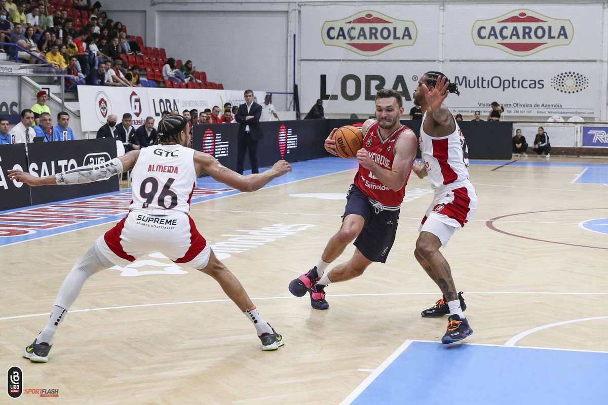 fpbasquetebol's tweet photo. 🏀 @UDObasket 60-75 @SLBenfica 
🏆 𝐋𝐢𝐠𝐚 𝐁𝐞𝐭𝐜𝐥𝐢𝐜 𝐌𝐚𝐬𝐜𝐮𝐥𝐢𝐧𝐚 (Meia-final - Jogo 3)
📍 Pavilhão Dr. Salvador Machado 
⭐ @ifalmeida (13pts, 8res, 3ast, 4rb)
📊 https://t.co/uUJsNjXQqi

#SomosBasquetebol #LigaBetclic https://t.co/dackHuHNlM