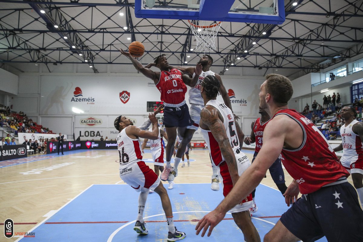 fpbasquetebol's tweet photo. 🏀 @UDObasket 60-75 @SLBenfica 
🏆 𝐋𝐢𝐠𝐚 𝐁𝐞𝐭𝐜𝐥𝐢𝐜 𝐌𝐚𝐬𝐜𝐮𝐥𝐢𝐧𝐚 (Meia-final - Jogo 3)
📍 Pavilhão Dr. Salvador Machado 
⭐ @ifalmeida (13pts, 8res, 3ast, 4rb)
📊 https://t.co/uUJsNjXQqi

#SomosBasquetebol #LigaBetclic https://t.co/dackHuHNlM