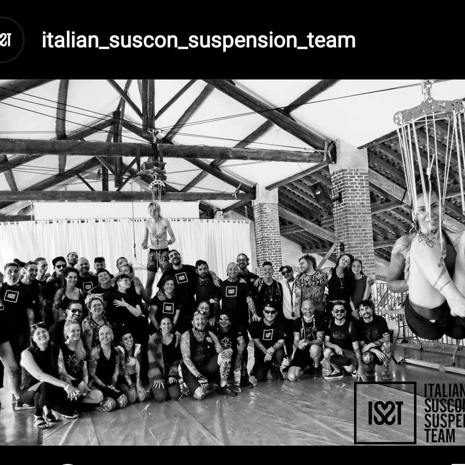 JaneAbsinth's tweet photo. Italian Suspension Convention 2022 - perfect 4 days full of emotions, laughter, talks, heat, hugs, beautiful faces and such good energy 🥺 Grazie mille, it was amazing!
#piercerhangs #italiansuscon2022 #italiansuscon #bodysuspension #love https://t.co/ZhGXMyC8D5