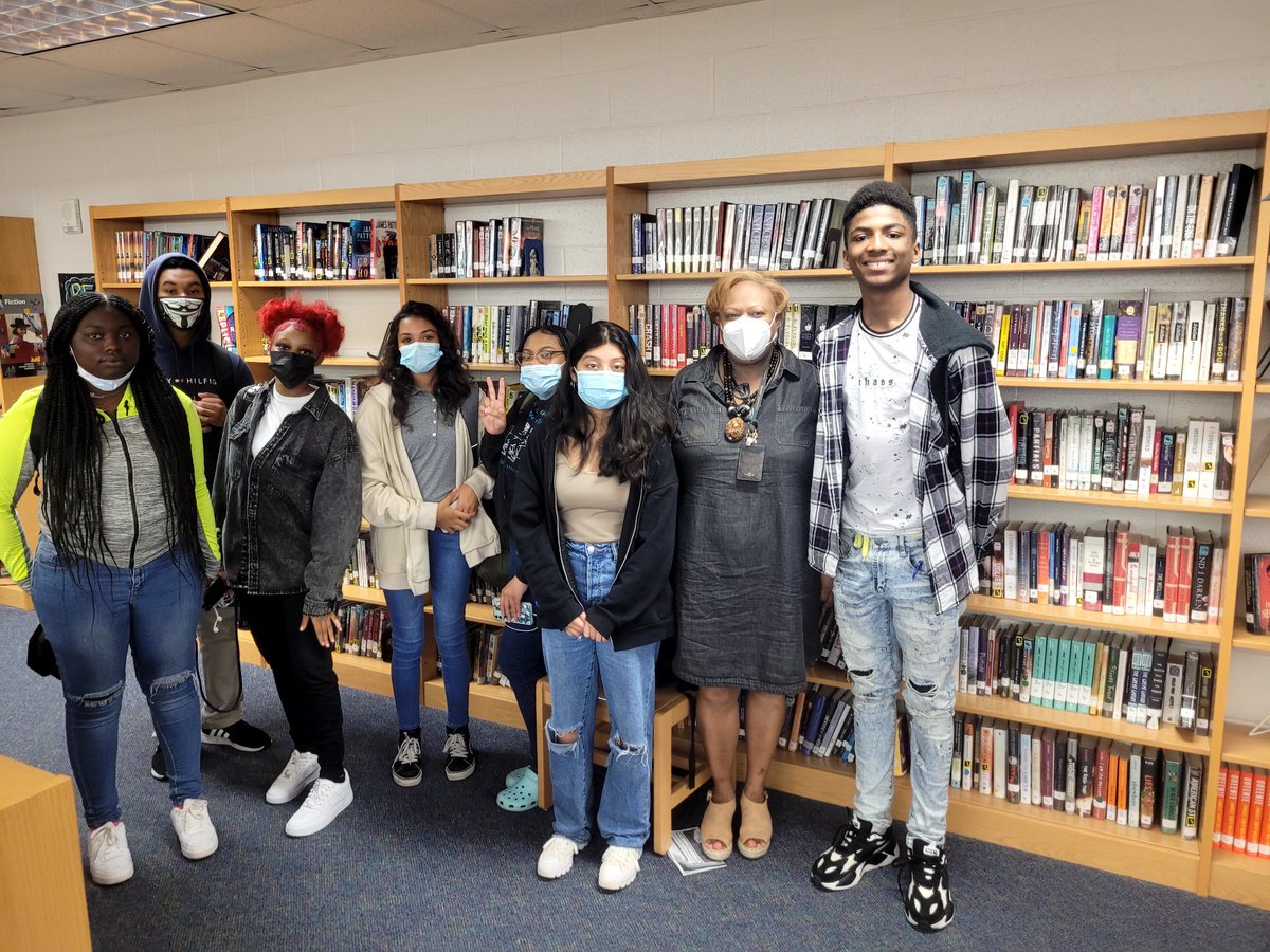 englishfirefly's tweet photo. @APSMediaServ @APSsatlanta Lit Squad is Coming in Hottt!!!!🔥🔥 Reading is the foundation of ALL learning! Exponential Lexile Increases! Oh the Places They'll Go! #WeLit #HereWeGrowAgain #ReadingisOurSuperPower #Soar #GoForthandRead #Race2Read #greatexpectations @ahrosser https://t.co/UNKKAI5ap2