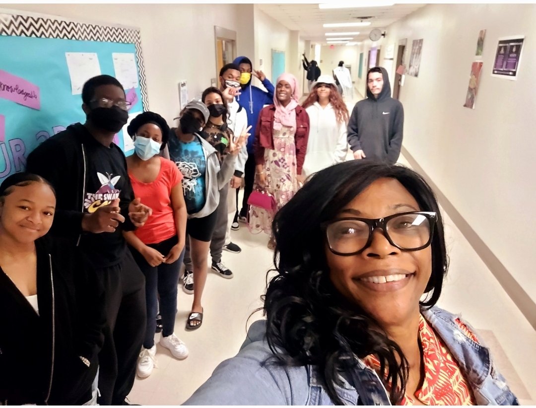englishfirefly's tweet photo. @APSMediaServ @APSsatlanta Lit Squad is Coming in Hottt!!!!🔥🔥 Reading is the foundation of ALL learning! Exponential Lexile Increases! Oh the Places They'll Go! #WeLit #HereWeGrowAgain #ReadingisOurSuperPower #Soar #GoForthandRead #Race2Read #greatexpectations @ahrosser https://t.co/UNKKAI5ap2