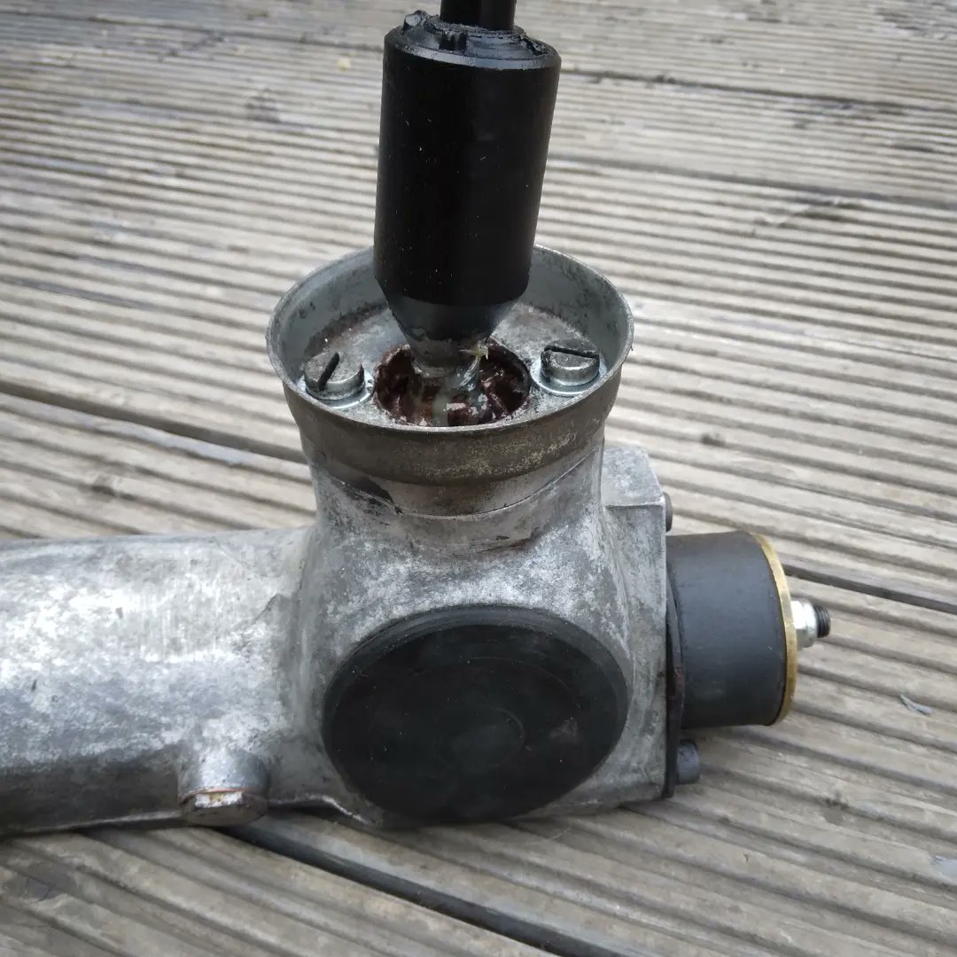 RetroWarwick's tweet photo. Remote gear linkage refurb #classicmini #minimarcos #classiccar https://t.co/D62ptcLB2Y