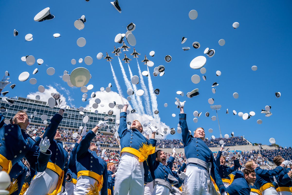 AF_Falcons's tweet photo. 𝐈𝐧𝐜𝐫𝐞𝐝𝐢𝐛𝐥𝐞⚡️

Congratulations to the Class of 2022! https://t.co/uiz7YG8MD6