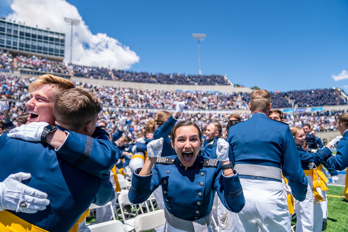 AF_Falcons's tweet photo. 𝐈𝐧𝐜𝐫𝐞𝐝𝐢𝐛𝐥𝐞⚡️

Congratulations to the Class of 2022! https://t.co/uiz7YG8MD6
