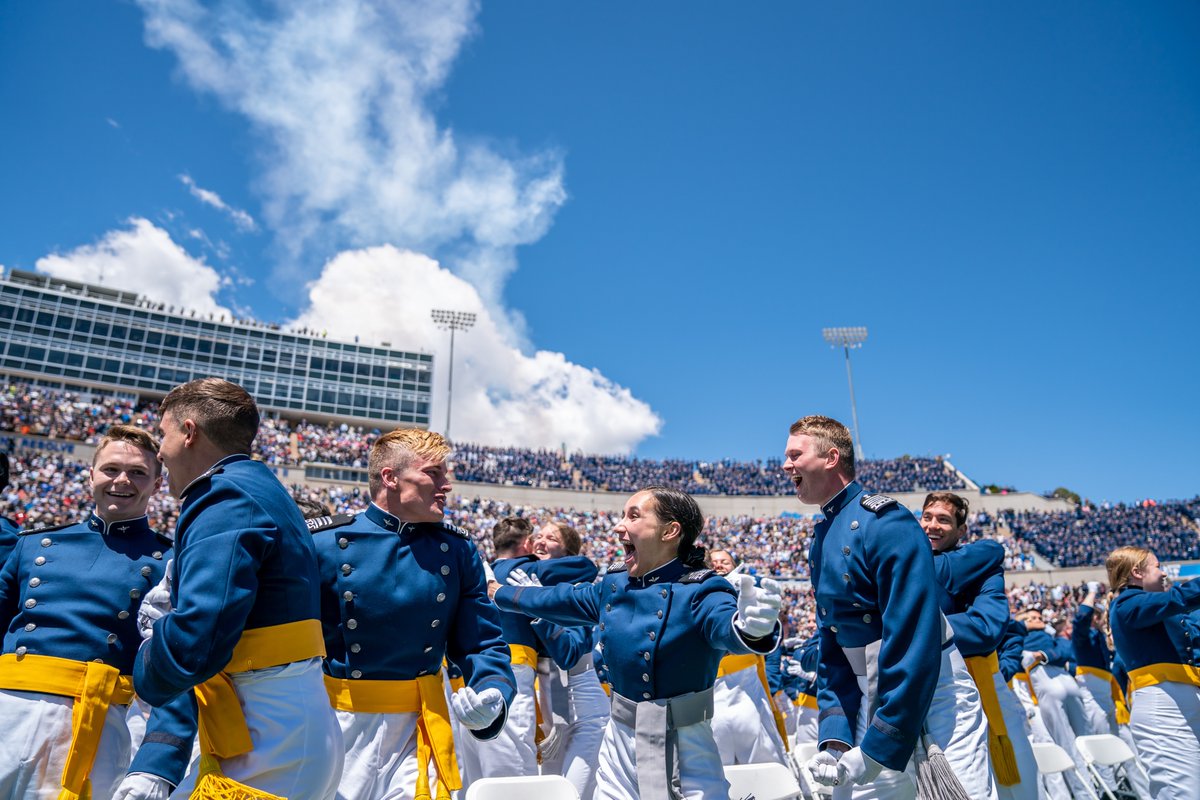 AF_Falcons's tweet photo. 𝐈𝐧𝐜𝐫𝐞𝐝𝐢𝐛𝐥𝐞⚡️

Congratulations to the Class of 2022! https://t.co/uiz7YG8MD6