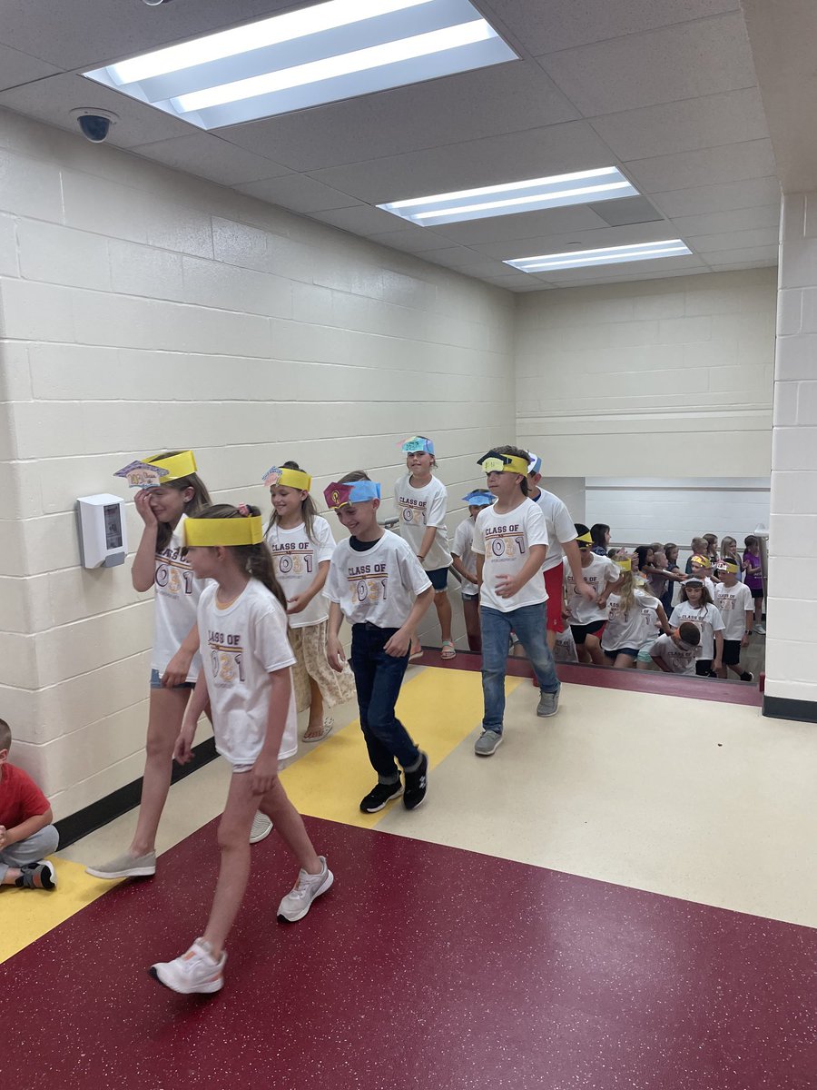 MorganRossRams's tweet photo. Our 3rd graders parading through the halls of Morgan.  We are gonna miss them next year. https://t.co/5KkQCcP8Io