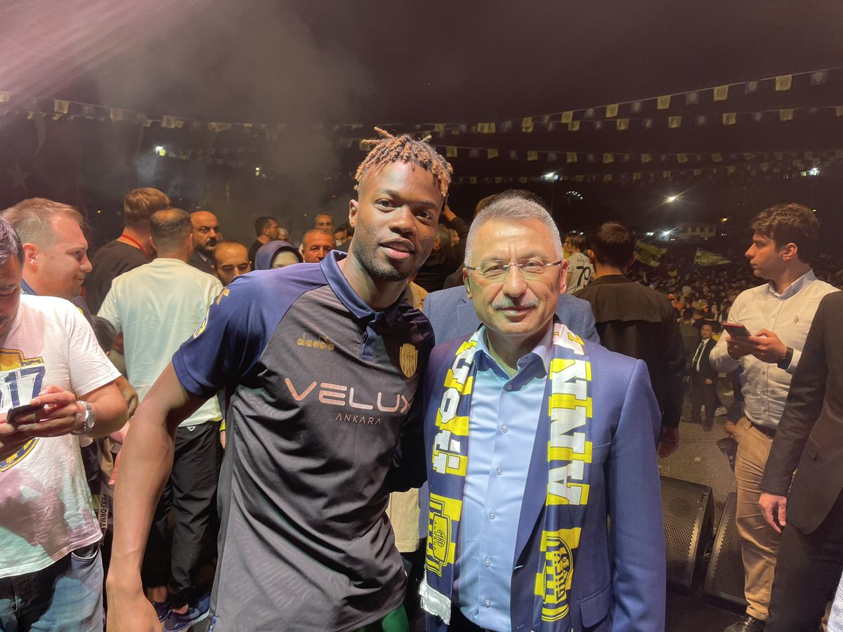 Gboly Ariyibi tweet media