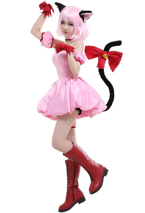 it's kind of neat getting to see the 20 year cycle on premade tokyo mew mew cosplays and how that industry has developed over the 21st century…anyway like my status if the girl on the left is just as beautiful as the girl on the right :/ 