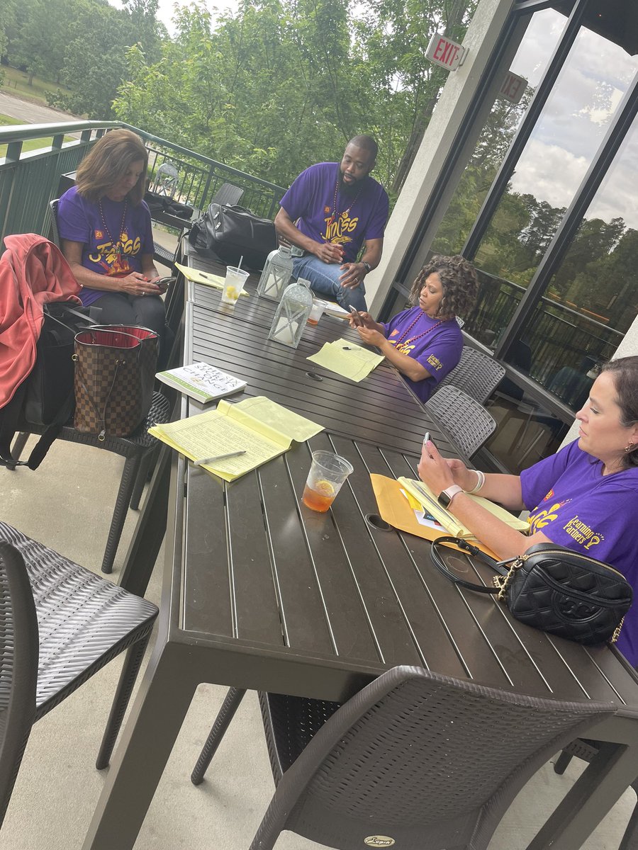 PrincipalSDavis's tweet photo. Great morning with @gerrybrooksprin!! Continuing the learning with the #bestgroup ๐ฏ#FaceTheIntensity #ChooseUs ๐คฉ https://t.co/XXz6YRwDqr