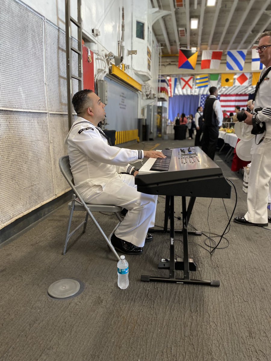 nycveterans's tweet photo. 2/2
To the men & women who have come to #NYC this week:
We are here to learn from you. We are here to celebrate you. Enjoy the greatest City in the world.
#FleetWeekNYC #FleetWeekNY #FleetWeek https://t.co/QLjQ6o2qXZ
