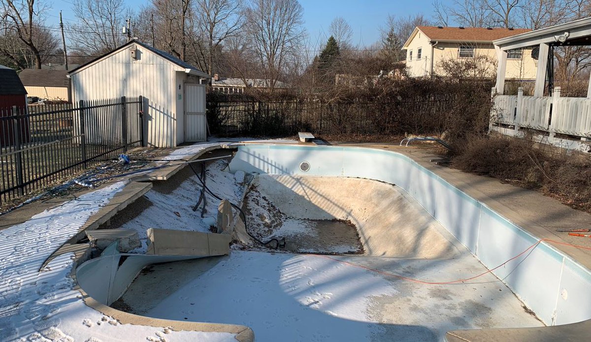 BobSegallWTHR's tweet image. A backyard disaster turned into an unexpected miracle for this Indy grandmother. See the $100,000+ gift she received from a group of strangers... #wthr 
wthr.com/article/news/l…