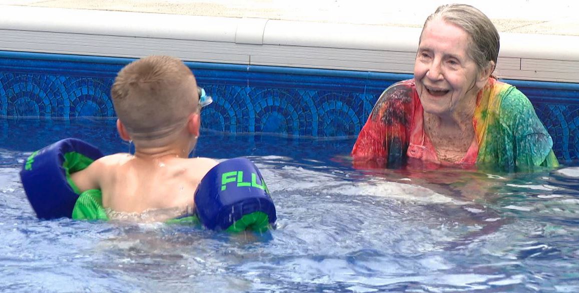 BobSegallWTHR's tweet image. A backyard disaster turned into an unexpected miracle for this Indy grandmother. See the $100,000+ gift she received from a group of strangers... #wthr 
wthr.com/article/news/l…