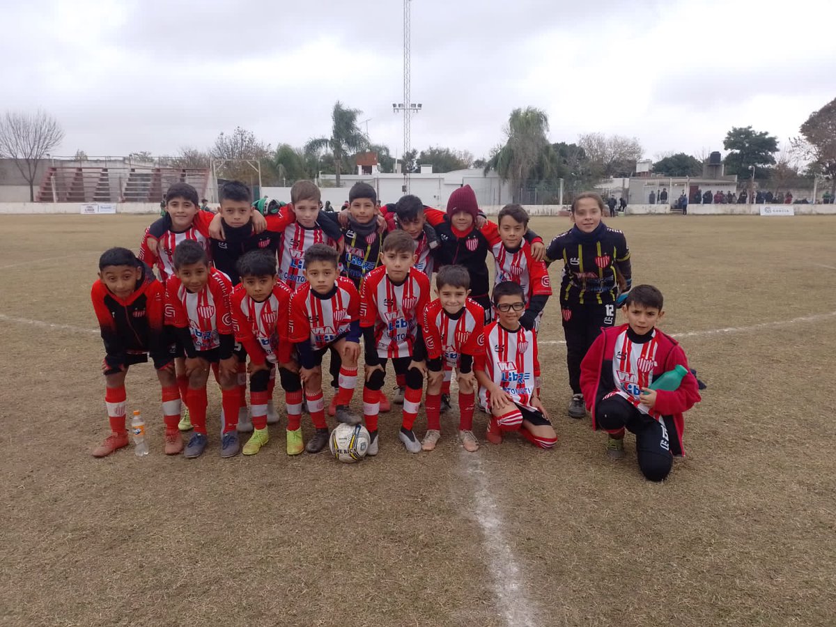 SPtirolesa's tweet photo. La #Septima sigue haciendo historia. Hoy venció 3-1 a #Quirquinchos y suma 11 victorias consecutivas. 

📌 11 partidos ganados, 0 empatados, 0 perdidos
📌 43 goles a favor, 4 goles en contra https://t.co/XISYmGO0BZ