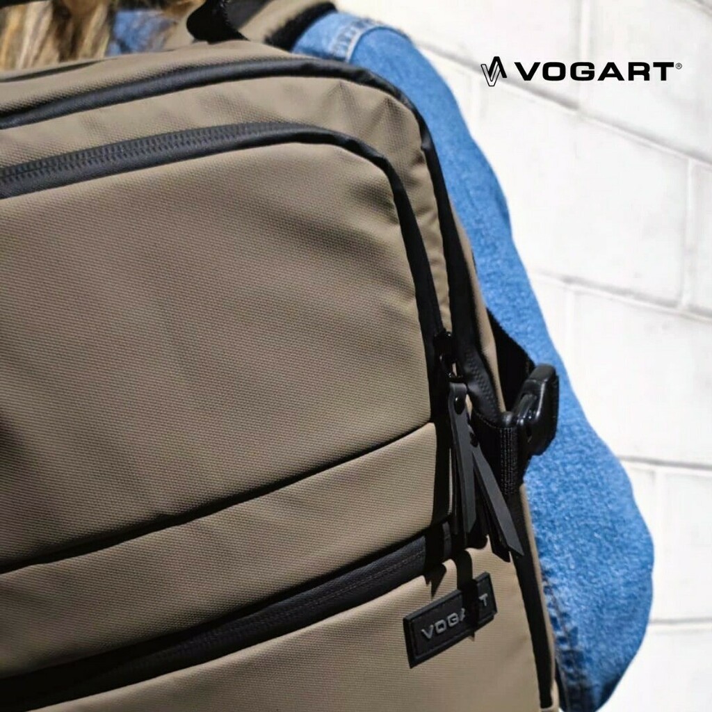 Let the gray backpacks ✈ travel around the world with you. Remember: «the world isn't black and white, all the magic is in the gray.» Gary Vaynerchuk
||
Deja que las mochilas grises ✈ viajen contigo por el mundo. Recuerda: «el mundo no es blanco y ne… instagr.am/p/Cd_gM_0I4ct/