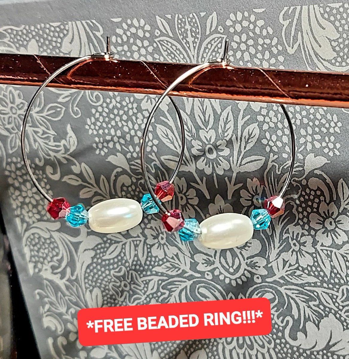 vanilla_spicee's tweet photo. 🥰 Beautiful Faux Pearl &amp; Bicone Crystal Hoop Earrings. So Pretty When The Light Hits Them! Available Now In My Etsy Shop (link in my bio) or on Depop (twinkle0564) 🥰

#etsy#depop#handmade#jewellery#beadedjewellery#earrings#hoopearrings#bohohippy#freebeadedring#silver#pearl https://t.co/MdrDT2LR7Z