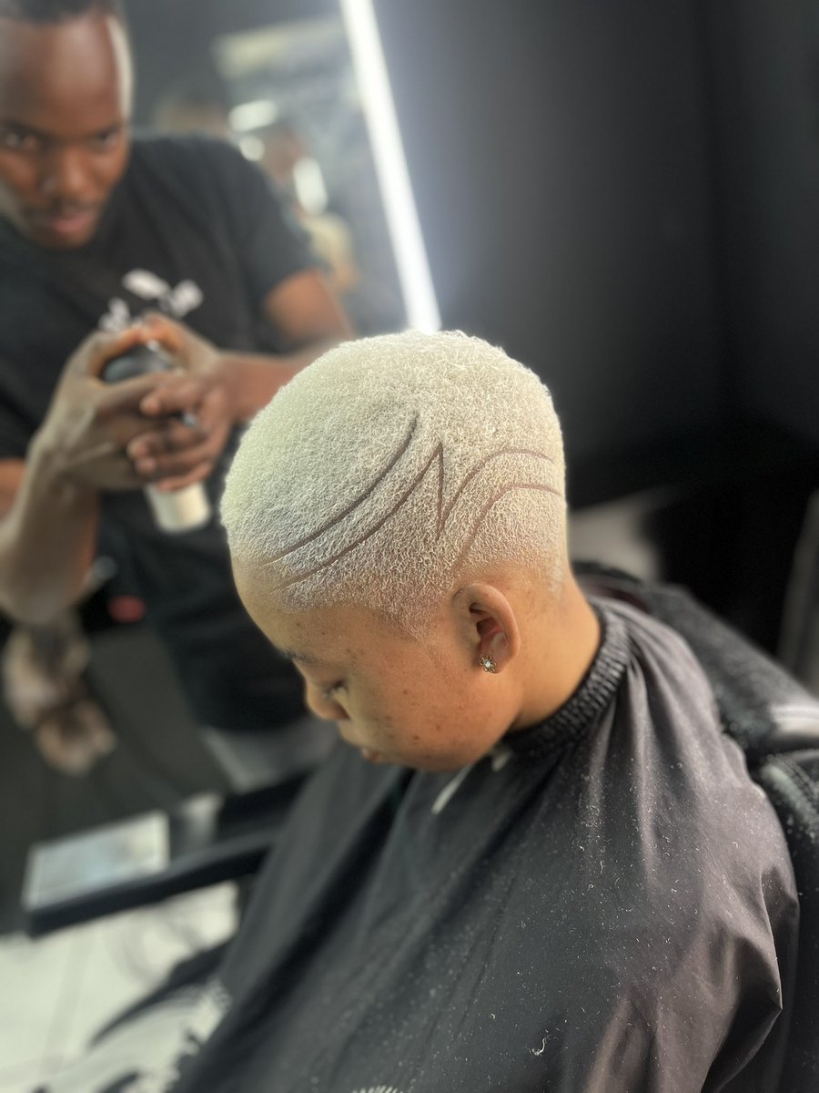 famousbarberSA's tweet photo. Art of excellency... You will know when is the Famous Barber..... Is a rare moment with us.. Visit your nearest Branch for the Exclusive Famous experience https://t.co/Ar0zh6M7lC