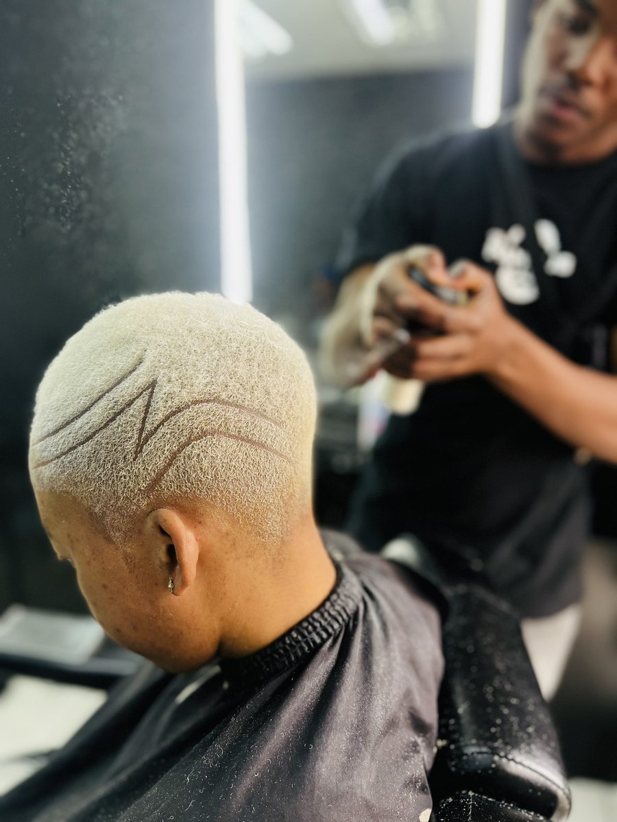 famousbarberSA's tweet photo. Art of excellency... You will know when is the Famous Barber..... Is a rare moment with us.. Visit your nearest Branch for the Exclusive Famous experience https://t.co/Ar0zh6M7lC