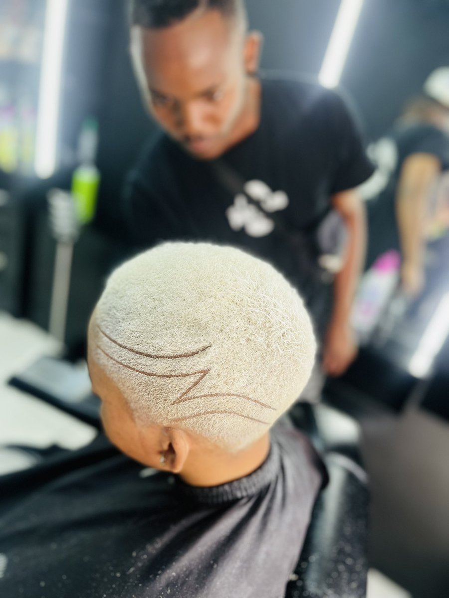 famousbarberSA's tweet photo. Art of excellency... You will know when is the Famous Barber..... Is a rare moment with us.. Visit your nearest Branch for the Exclusive Famous experience https://t.co/Ar0zh6M7lC