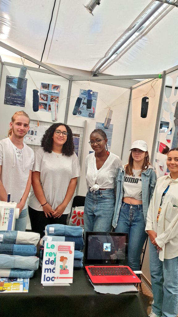 benjapaul32's tweet photo. Festival des mini-entreprises @EPAOccitanie au @StadeToulousain.
60 projets du collège au #PostBac et plus de 500 élèves de l'@actoulouse présents.
Créativité, solidarité et esprit d'entreprendre dans une ambiance à la hauteur...👍🌞
👏 aux élèves, 🙏 aux partenaires et #EpaTeam https://t.co/iLKodvCZJw