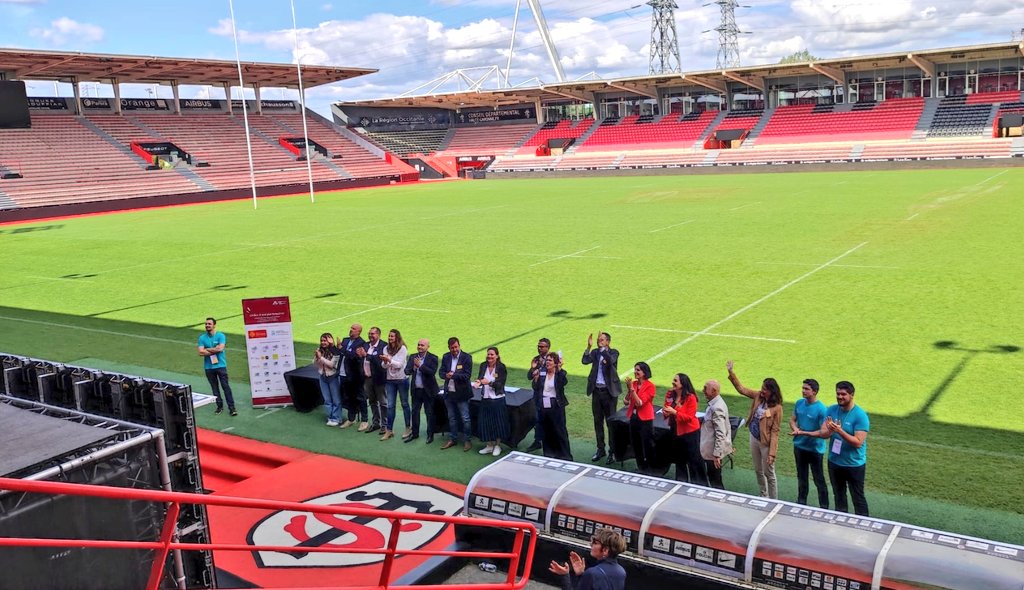 benjapaul32's tweet photo. Festival des mini-entreprises @EPAOccitanie au @StadeToulousain.
60 projets du collège au #PostBac et plus de 500 élèves de l'@actoulouse présents.
Créativité, solidarité et esprit d'entreprendre dans une ambiance à la hauteur...👍🌞
👏 aux élèves, 🙏 aux partenaires et #EpaTeam https://t.co/iLKodvCZJw