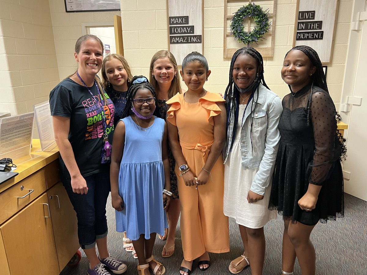 Robin_Heckman5's tweet photo. Just a few of the 5th graders that I am going to miss next year!! @RCE_HCS #fueledbyenthusiasm #drivenbysuccess #WeareRACERS https://t.co/jE6XbxSFOz