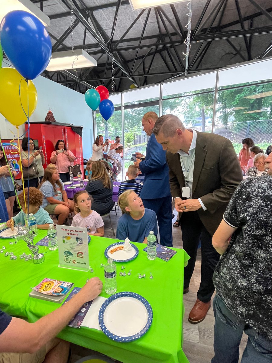 KnoxSchools's tweet photo. Congratulations to the student winners of the One Book Read City Scavenger Hunt, it was great to celebrate with you today! @GlennJacobsTN https://t.co/fX601v8pVv