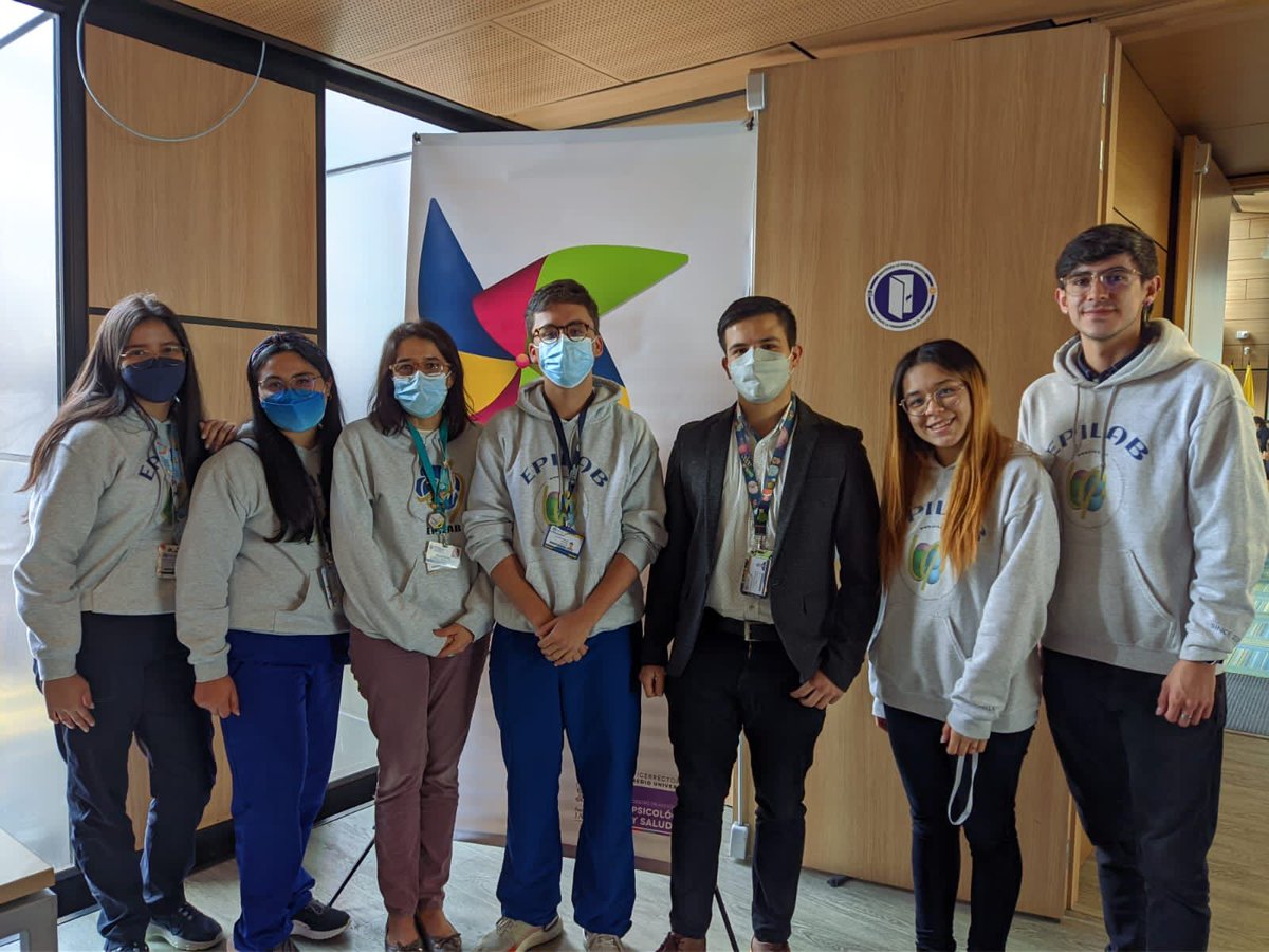 epilabPUJ's tweet photo. El 24 de Mayo los integrantes del semillero de Epigenética #epilab participaron en el evento del Día Mundial Sin Tabaco organizado por @javerianacaps en la @unijaveriana . Estrategia de divulgación científica para concientizar sobre el riesgo del uso de estos dispositivos. https://t.co/EdFO7bBTNE