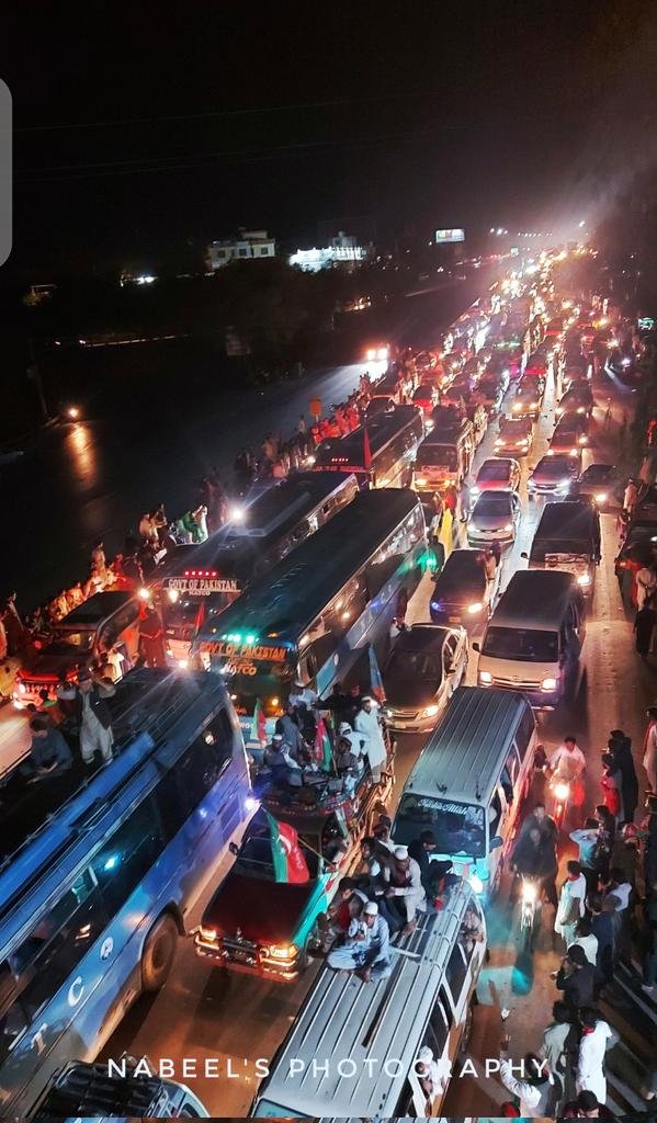 اکیلا گیا تھا ڈائیری لیکر لاکھوں کے مجمعے کیساتھ واپس آرہا ہے۔
میرا اللہ جسے چاہے عزت دے❤
#حقیقی_آزادی_مارچ