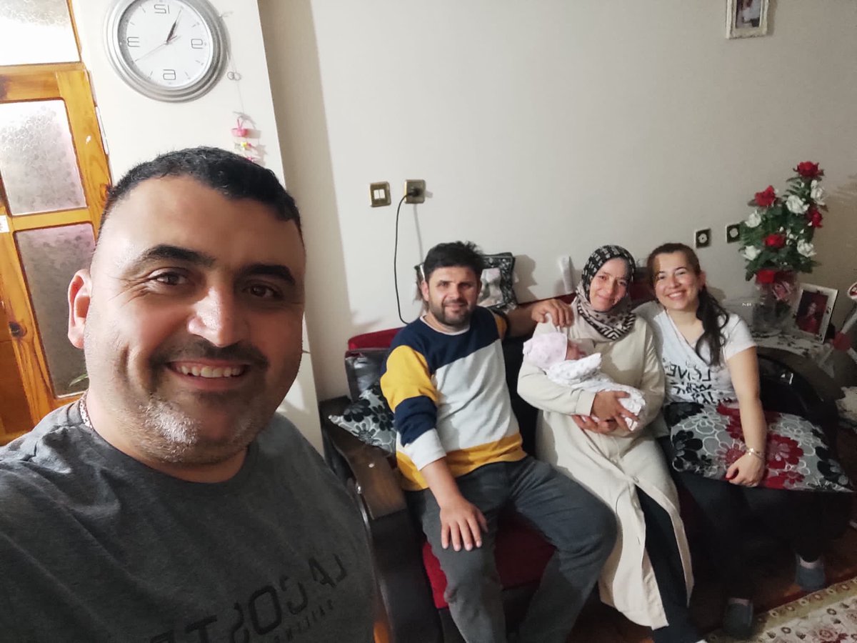 serifeahmetoz's tweet photo. Geleceğe bir evlat daha,Kula ilçe başkanımız Atilla beyfendinin bir aylık evladı Asya bebeğe uzun sağlıklı ömür diledik.Hoş geldin Asya bebek☘️⁦@GelecekPartiTR⁩ ⁦@SelimTemurci⁩ ⁦@selcukozdag⁩ ⁦@kerimrota⁩ ⁦@nurtenonultmak⁩ ⁦@GelecekParti45⁩ https://t.co/VXUw8fHAha