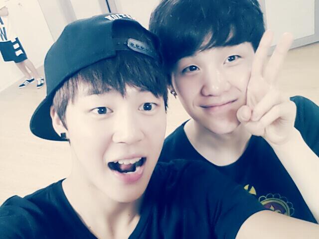 GeniusLabTR's tweet photo. Yoongi ve Jimin'in bu fotoğrafı paylaşması üzerinden 9 yıl geçmiş 🥺 https://t.co/SOxsBhe4dZ