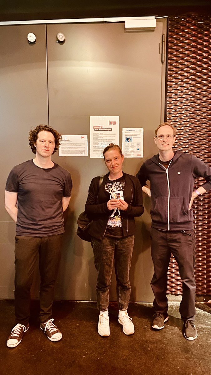 Schugine's tweet photo. @GeschichteFM @meszner @stormgrass ich habe bis gestern nicht verstanden wie sich ein Groupie fühlt. Tja mit 39 Jahren habe ich s gestern herausgefunden https://t.co/sSucfNKXBA
