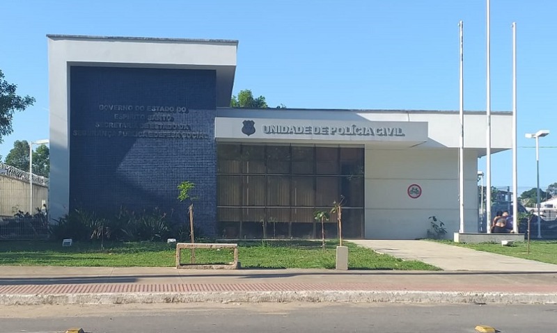 sim_noticias's tweet photo. Uma dupla tentativa de homicídio aconteceu em Piúma. Um homem, identificado como Joradis, de 36 anos, não aceitando o fim do relacionamento, tentou matar com golpes de faca a ex-mulher e o atual namorado dela.

https://t.co/0Ese5muYrn https://t.co/nIvaMdBYp1
