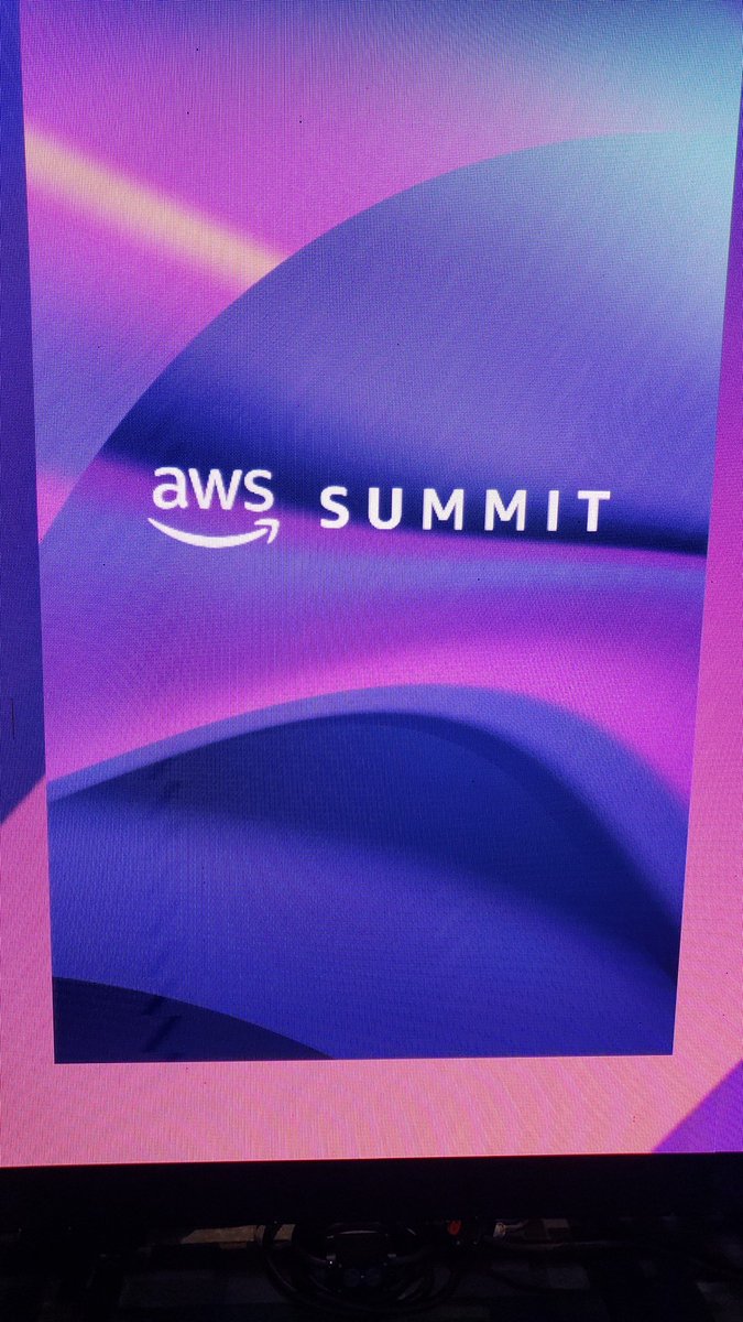 MarkEmeis's tweet photo. Another great day of sessions at #AWSSummit @AWS_Gov https://t.co/8Bi0rM4YhA
