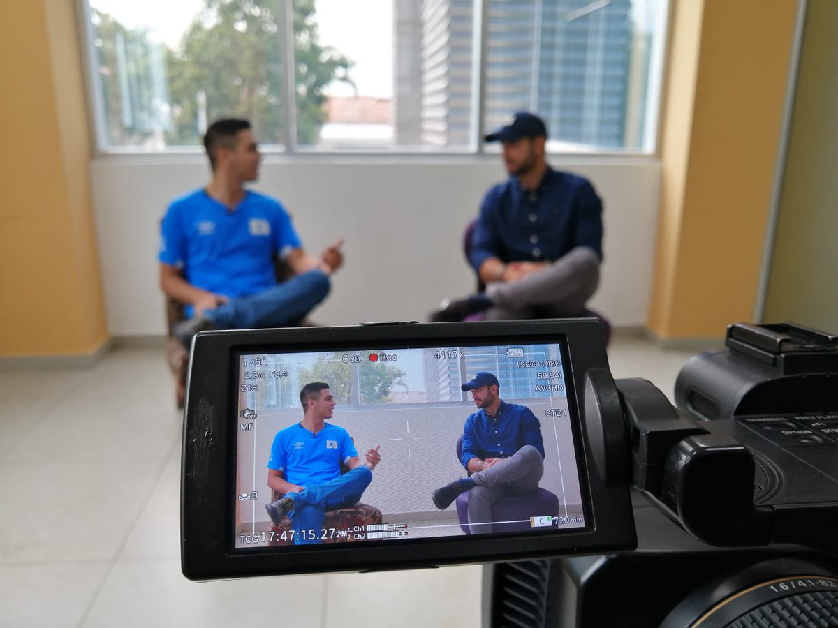 pasefiltrado's tweet photo. OFICIAL 🚨
¡TOMÁS ROMERO ESTARÁ CONVOCADO CON EL SALVADOR PARA LIGA DE NACIONES 🇸🇻!
En el programa #SelectaTV, el director deportivo de Selecciones Nacionales, Diego Henríquez (@diegohv87), CONFIRMÓ que el portero nacido en New Jersey representará definitivamente a El Salvador. https://t.co/VXAYLtOB0B